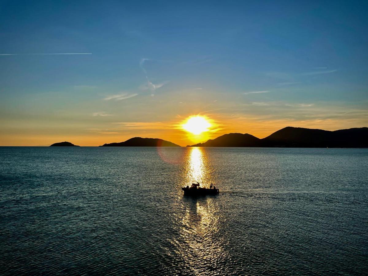Il Sogno Dei Poeti Apartment Lerici Luaran gambar